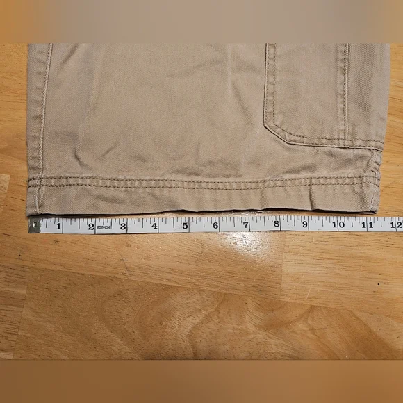 IZOD Men's Khaki Cargo Shorts, Size 32 - Picture 7 of 8